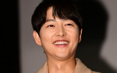'Hwaran' guarantee = yellow wristwatch… Song Joong-ki is serious about this movie.