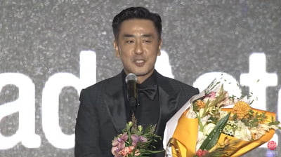“I feel like my heart will explode”… 'Moving' Ryu Seung-ryong and monster Jang Joo-won are honored with Best Actor Award