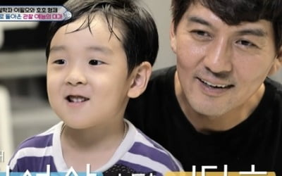 Actor Lee Pil-mo prepares meals for his wife and two sons even when he returns home at 4 a.m.
