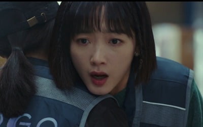 「Strong Girl Nam-soon 」イ・ユミ、倉庫で急襲したチェ・ヒジンの剣