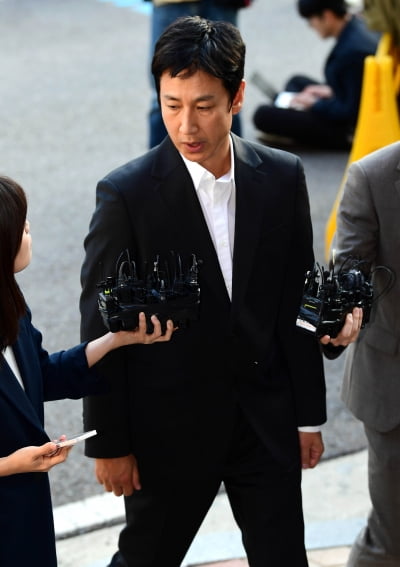 Lee Seon-gyun, who was 'silent' when asked about the charges, tested negative on a simple drug reagent test.