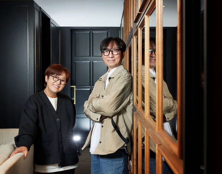 영화 ‘오픈 더 도어’ 제작자 송은이와 감독 장항준. / 사진제공=컨텐츠랩 비보