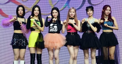 [TEN포토] 위클리 '어느덧 성인으로'