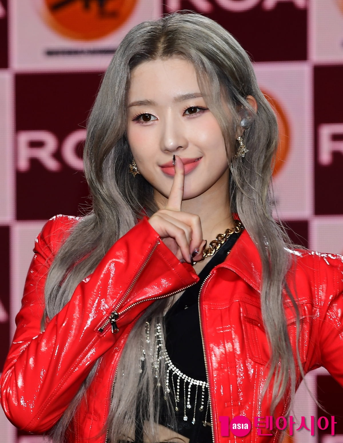 [TEN포토] 록킹돌 로아 '이번에는 힙합이다'