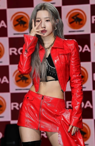 [TEN포토] 로아 '첫 번째 미니앨범 'LIAR(라이어)' 발매'