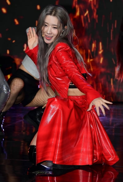 [TEN포토] 로아 '완벽한 무대'