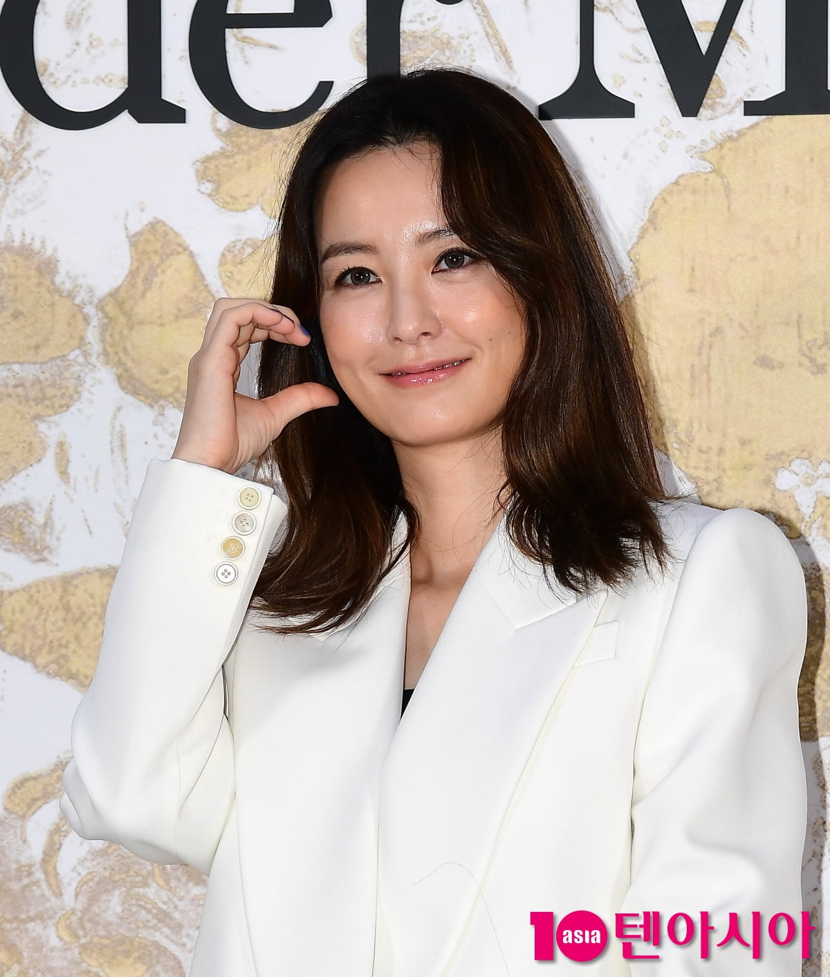 [TEN포토] 정유미 '윰블리의 하트'