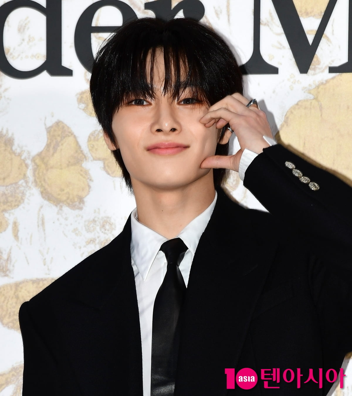 [TEN포토] 스트레이키즈 아이엔 '막내의 치명적인 하트'