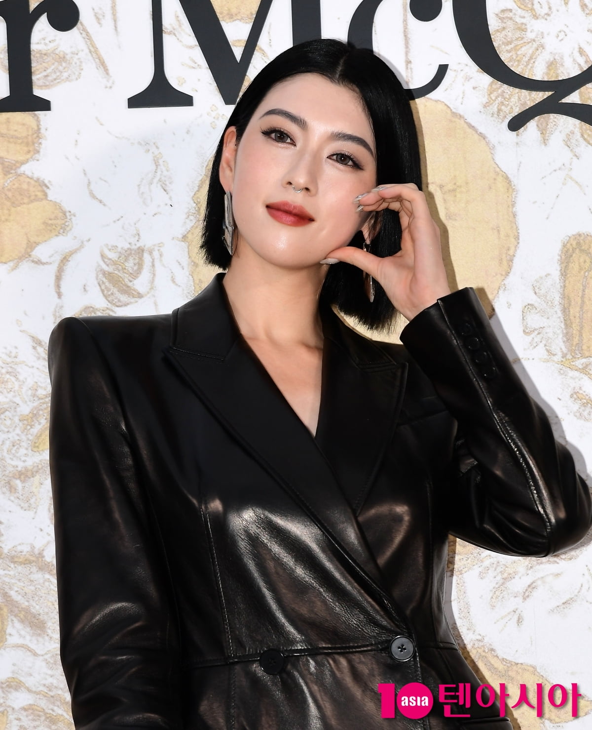 [TEN포토] 미요시 아야카 'K 하트 분위기가 달라'