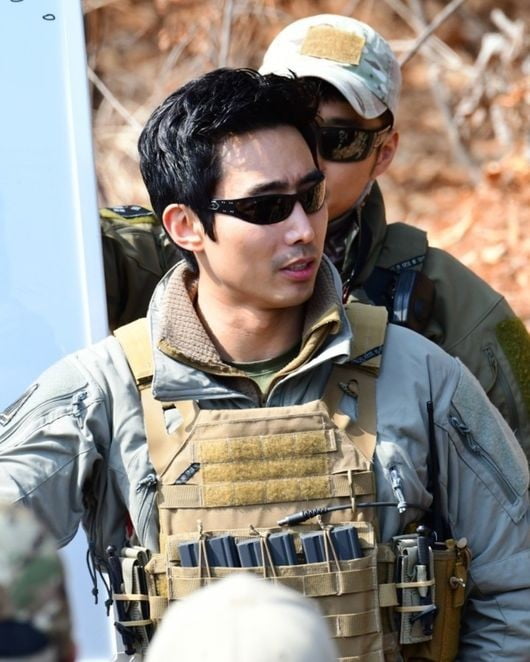 이근, '자칭 영웅'의 씁쓸한 도취심…故 김용호는 떠났고, 말이 없다 [TEN피플]
