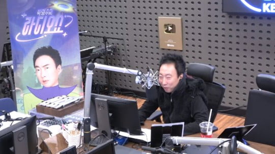 [종합] 지드래곤 약점 잡은 박명수 "연락 없어, 아이유·조이 스케줄 맞출 것" ('라디오쇼')