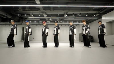 RIIZE releases additional uniform version of 'Talk Saxy' choreography practice video