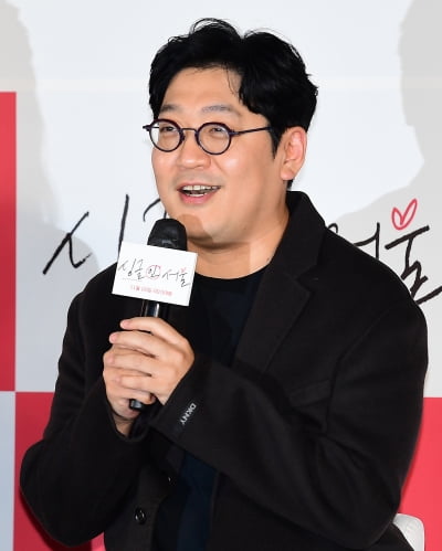 [TEN포토]박범수 감독 "다양한 모습의 싱글을 담았다"