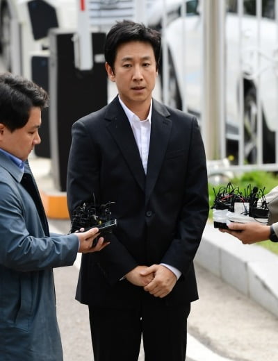 [속보] '마약 혐의' 이선균, 2차 출석 후 귀가
