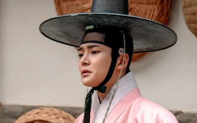 '울분남' 로운, 목덜미 잡고 쓰러졌다…조이현과 만난 대형 암초(혼례대첩)