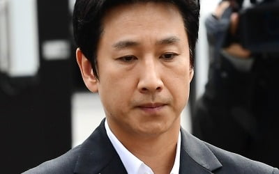 이선균, 마약 투약 사실상 인정 "마약인 줄 몰랐다…유흥주점 여실장에게 속아" [TEN이슈]