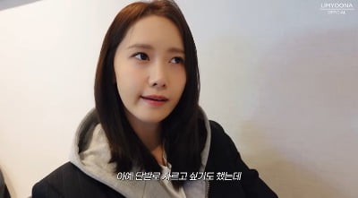 Girls' Generation Yoona met TWICE's Momo at Paris Fashion Week