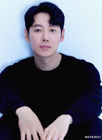 김동욱, 결혼식 앞두고 캐릭터 대변신