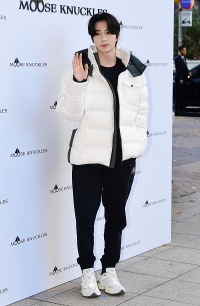 [TEN포토] 더보이즈 현재 '맑은 인사'