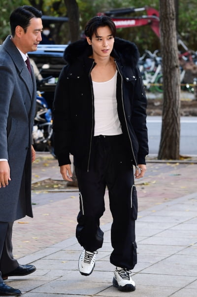 [TEN포토] 더보이즈 주연 '깔끔한 블랙&화이트'