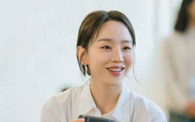 シン・ヘソン、ワールドスターも認めたトップ写真作家