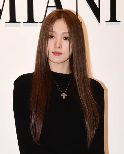 [TEN포토] 이성경 '수수한 화장에도 빛나는 미모'