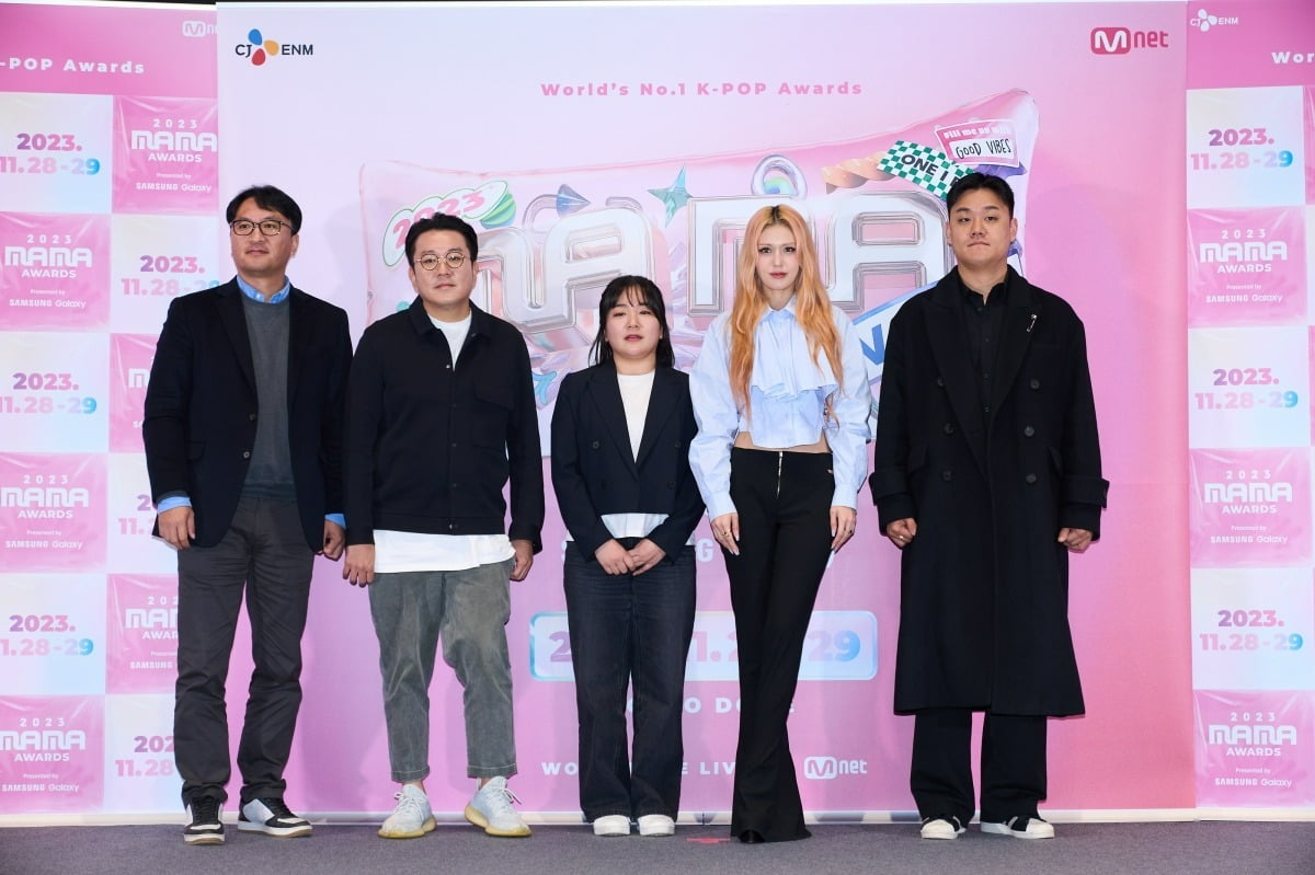 박찬욱 Mnet 사업부장, 이영주 PD, 신유선 PD, 호스트 전소미, 이형진 PD / 사진제공=CJ ENM