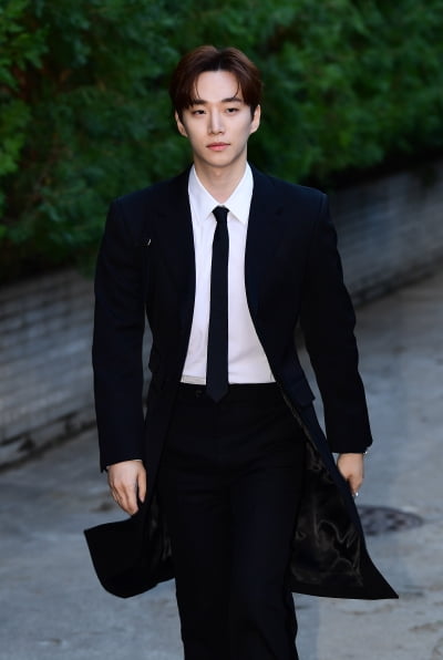 [TEN포토] 이준호 '롱코트 휘날리며~'