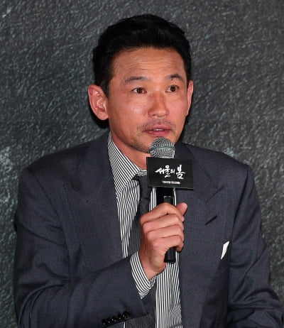 [TEN포토] 황정민 '반라군을 일으킨 주역'