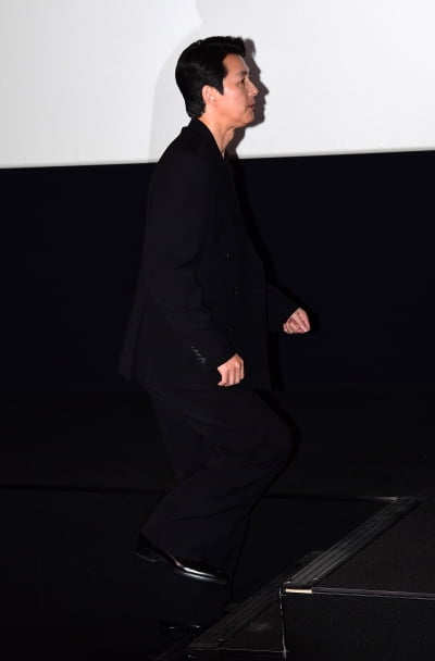 [TEN포토] 정우성 '그림자 마저 멋짐'