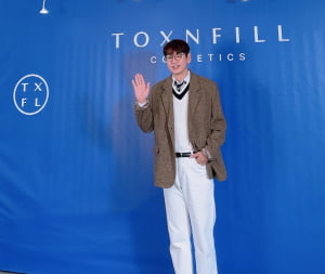 배우 김태우, 톡스앤필 코스메틱 런칭 행사 방문…색다른 행사 눈길