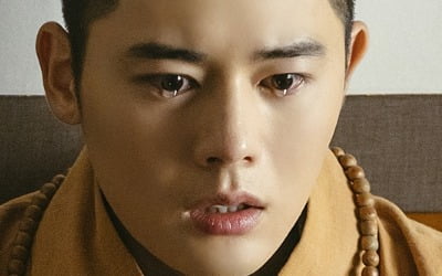 キム・ドンジュン、頭を押して僧侶になった