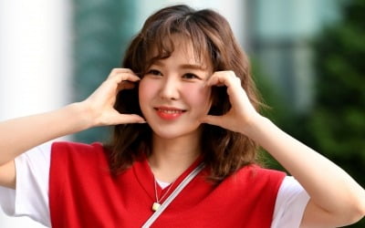 웬디, 트렌치코트가 잘 어울릴 것 같은 女가수 1위…2위 오마이걸 유아[TEN차트]