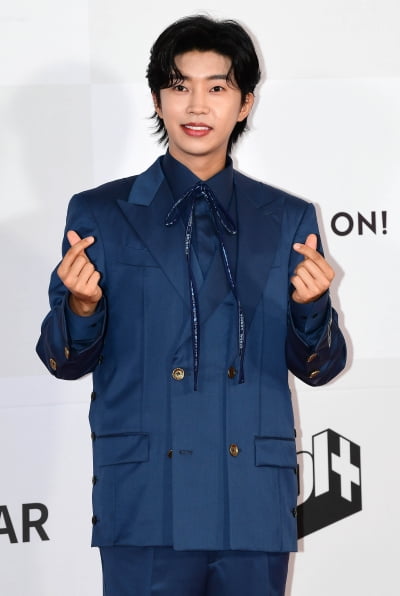 임영웅, 트렌치코트가 잘 어울릴 것 같은 남자 트로트 가수 1위…2위 송민준[TEN차트]