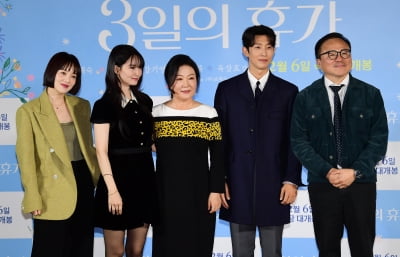 [TEN포토] 황보라-신민아-김해숙-강기영-육상효 감독 '기대되는 조합