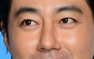 Jo In-seong donates prize money to children in Tanzania