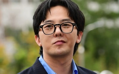 G-DRAGONファン、3人の髪を探す