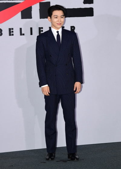 [TEN포토]오승훈 '완벽한 수트핏'