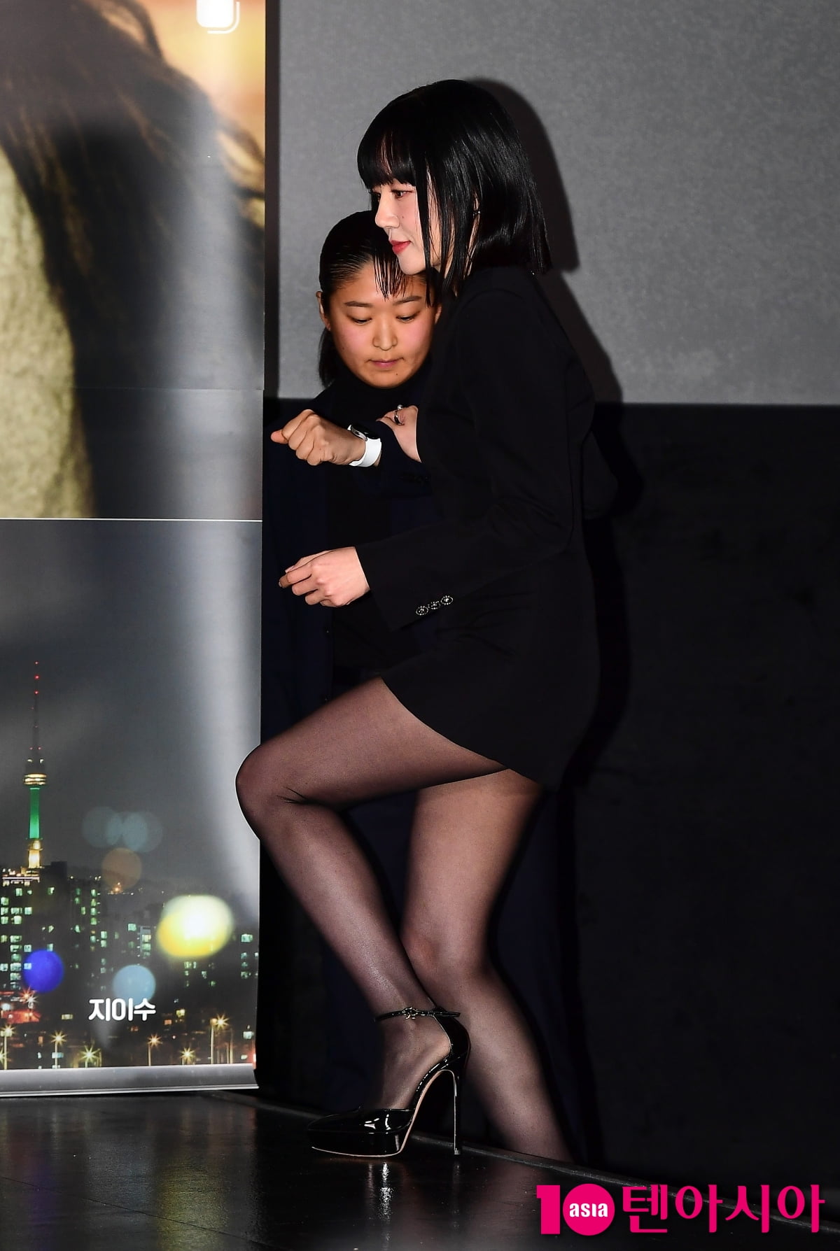 [TEN포토]임수정 '계단 오르기도 힘든 초미니'