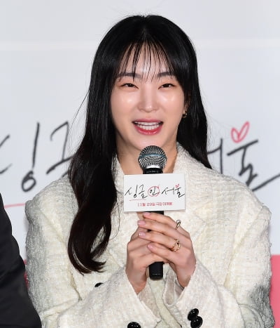 [TEN포토]지이수 '실제로 소맥 잘못 만들어요'