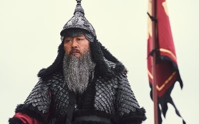 '노량' 김윤석, "이순신 장군 부담된 것 사실, 최민식·박해일 다 내려놓고 기도하더라"