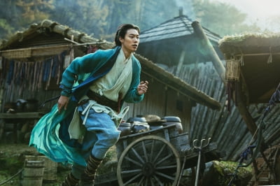 달라진 류준열, 티격태격하던 김태리와 케미 끈끈해진다 ('외계+인')