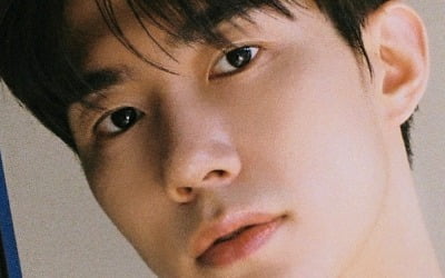 Son Woo-hyun releases first season's greetings