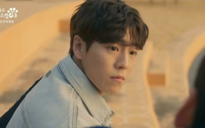 Lee Hyun-woo stands at the center of the mystery with two creepy faces.
