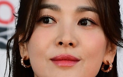 Song Hye-kyo takes the lead in promoting history