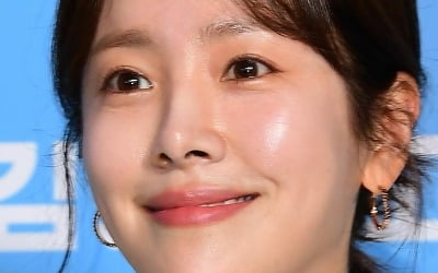 [공식] 한지민, 까칠하고 냉철한 CEO 된다…'인사하는 사이' 출연