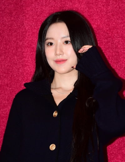 [TEN포토](여자)아이들 슈화 '귀여운 볼하트'