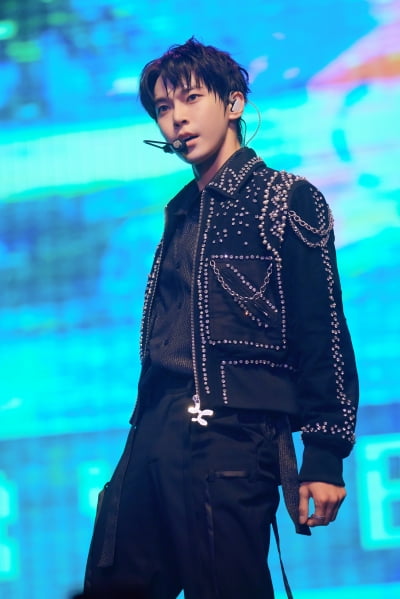 NCT127 Doyoung prepared Shine Muscat for fear of having a hard time during his third tour.