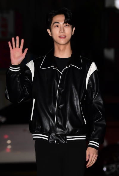 [TEN포토]김무준 '유광점퍼 입은 소현세자'(연인 종방연)