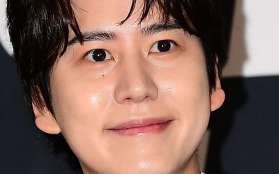 キュヒョン、ミュージカル扮装室乱動抑止負傷「軽い擦り傷、すぐ倒す」
